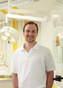Zahnarzt Dr. med. dent. Henrik-Christian Hollay