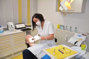 Professionelle Zahnreinigung (PZR) in der Zahnarztpraxis Dr. Hollay in München